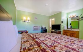 Travelier Motel Macon Mo