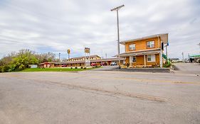 Travelier Motel Macon Mo 2*